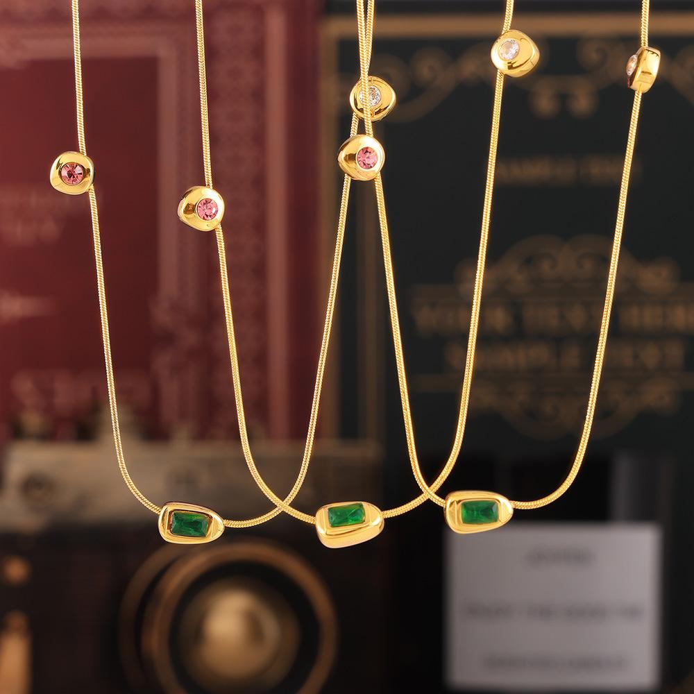 Retro Three-Color Glass Stone Pendant Collarbone Chain Women'S Light Luxury Niche Stacked Wearing Wind Titanium Steel Plated 18K Gold Jewelry