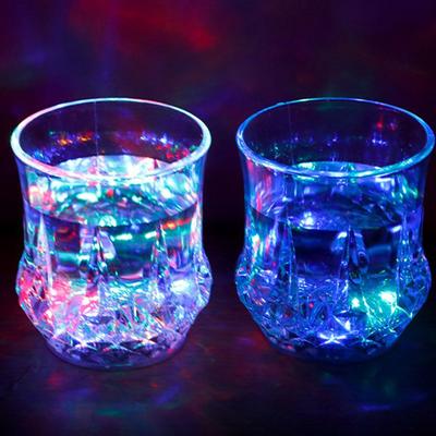 Tazze creative con luci a LED, tazze lampeggianti automatiche, tazze che cambiano colore