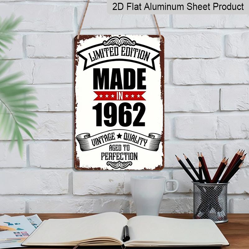 2D Flaches Vintage Metallschild | Limitierte Edition Hochwertige Aluminiumkunst von 1962 | 8*12 Zoll | Geeignet für Wohnzimmer, Schlafzimmer, Cafés, Bars