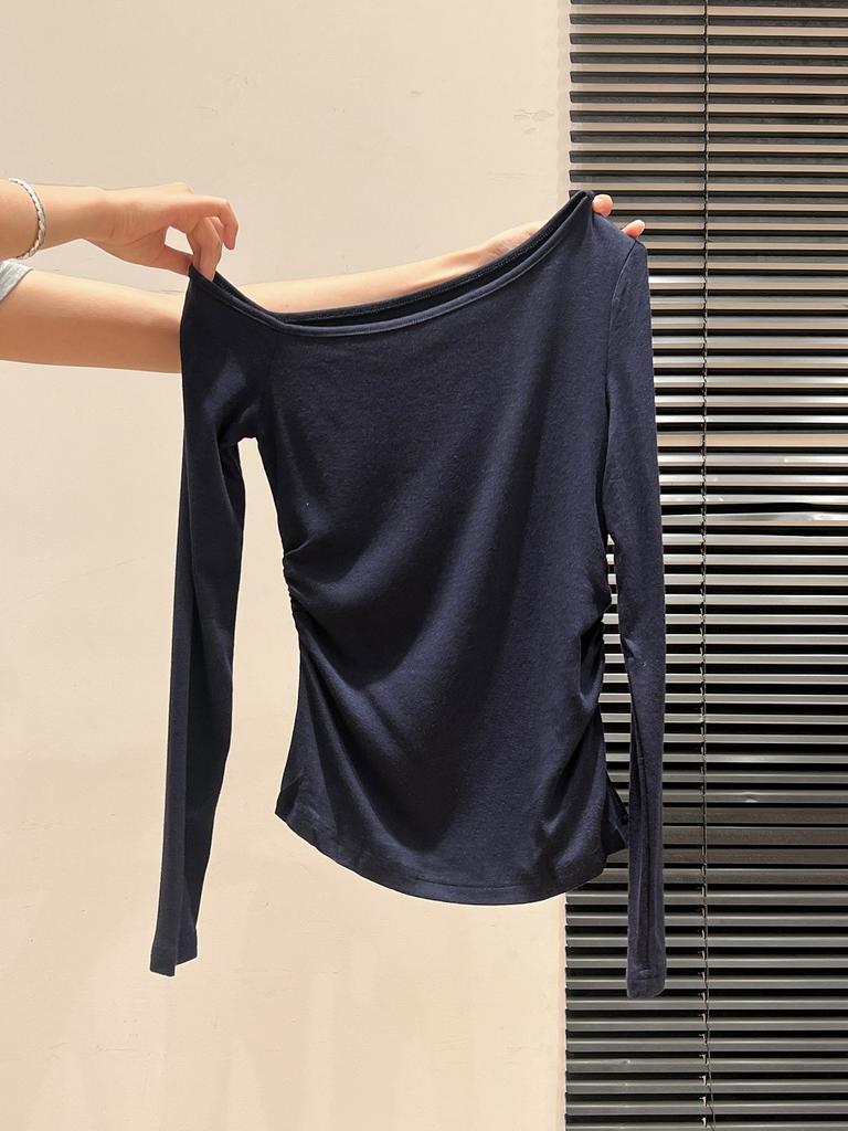 Black and gray striped slanted shoulder off-the-shoulder long-sleeved bottoming T-shirt for women's early autumn wear with pleated slim-fitting top