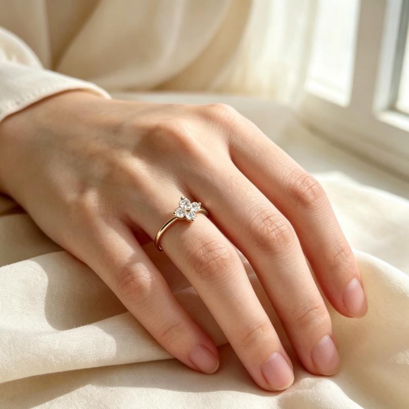 S925 Four-Leaf Clover Zircon Ring, Gold-Plated Light Luxury Versatile Band.