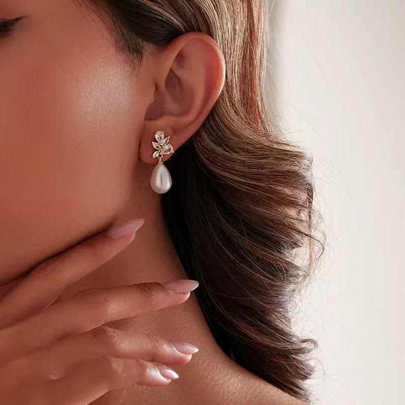 Stylish High-End Copper Zirconia Stud & Pearl Pendant Earrings