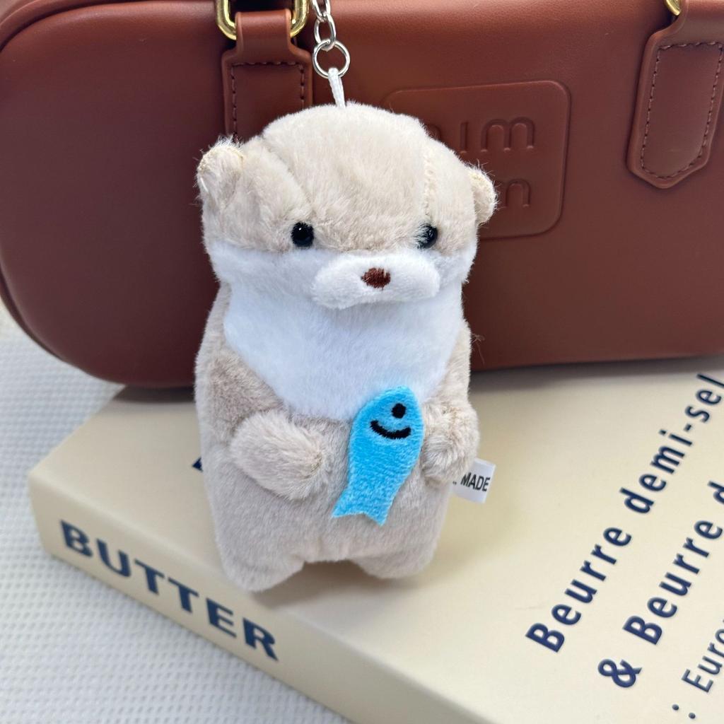 Mignonne Petite Loutre Étreignant Poisson Peluche Poupée Pendentif Poupée Cadeau Cadeau Cœur de Petite Fille Porte-clés Pendentif Cadeau Créatif