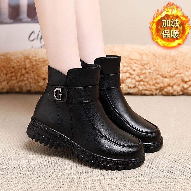 

Winter new soft leather non-slip mother short boots warm thickened fluff leather boots in the elderly soft-soled grandmother cotton shoes 40
