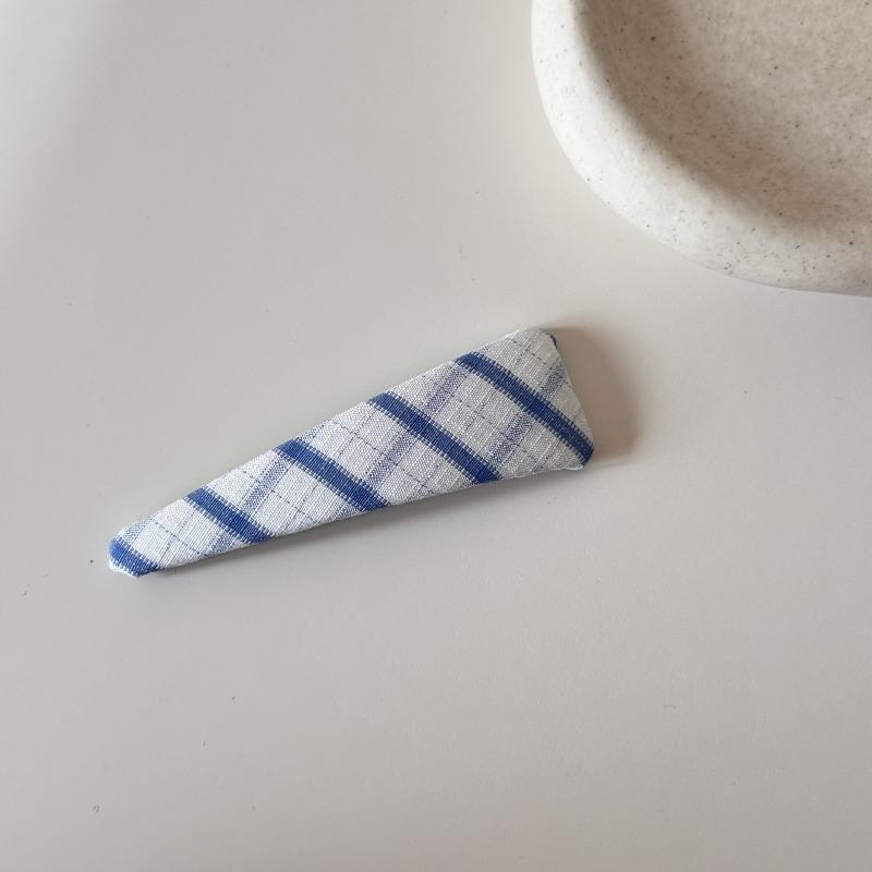 Синяя клетчатая заколка, Милая и нишевая заколка для челки набок, Весенне-летняя заколка-зажим, Аксессуар для вьющихся волос для женщин Triangle - White Grid