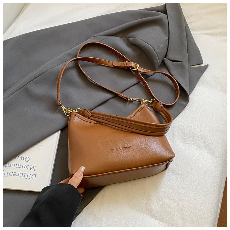 

Повседневная наплечная сумка нишевый дизайн женская сумка 2025 новая ретро сумка под мышкой корейская версия большой вместимости сумка-мессенджер для поездок на работу