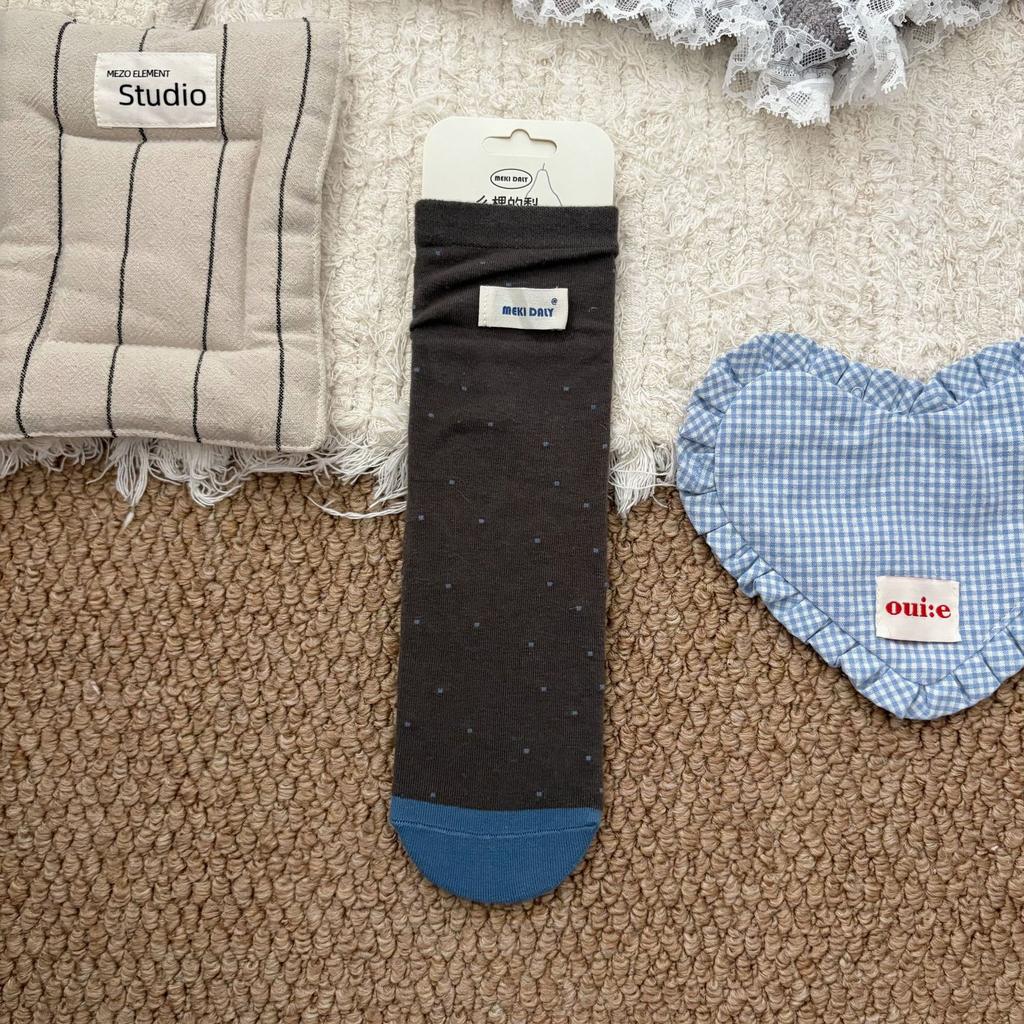 Ladies Spring and Autumn Vintage Bow Striped Mid Barrel Pile Cotton Socks