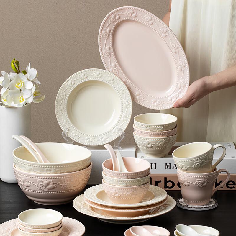 Wuhe Ceramic Embossed Strawberry Dinner Plate