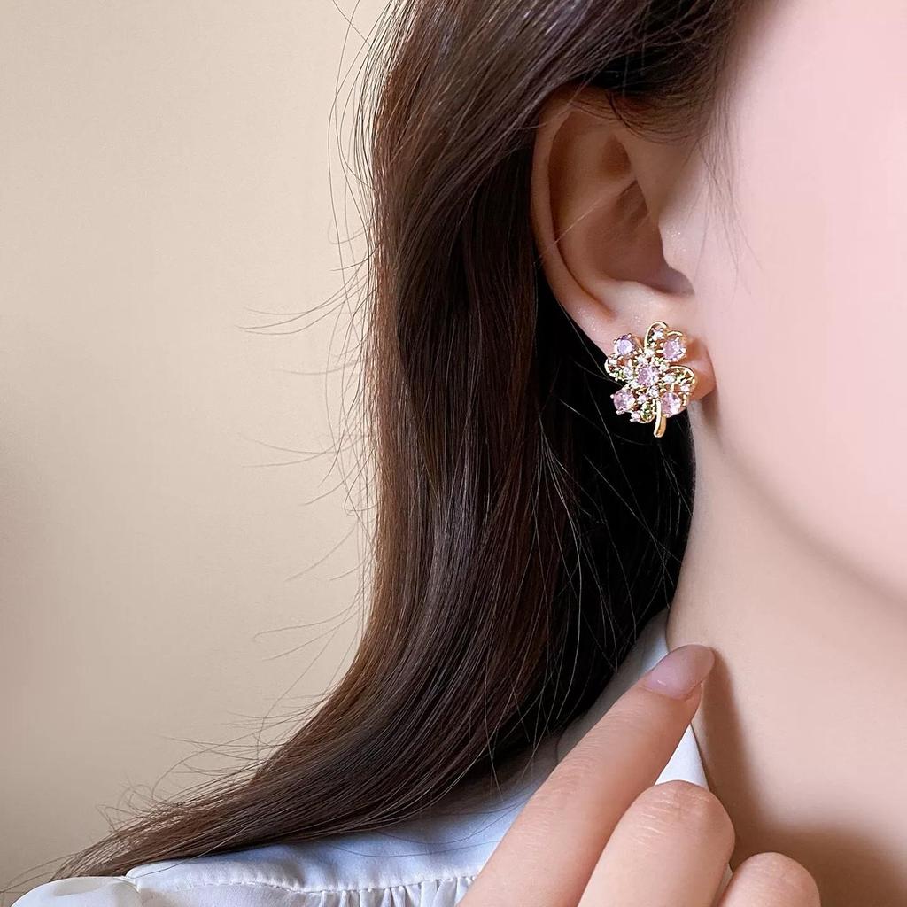 Exquisite French Zircon Flower Stud Earrings: Fashionable, Versatile, and Perfect for a Fresh, Elegant Look.