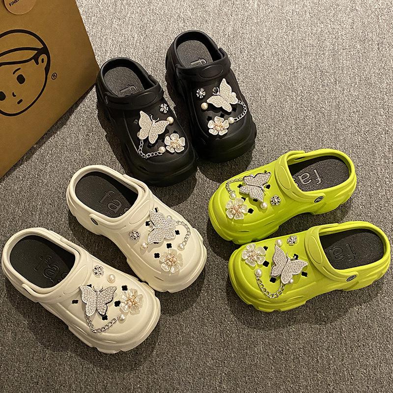 Women's Summer Platform Sandals: Closed-Toe Slippers with Thick Soles, Pearl Rhinestones, Chain Accents.