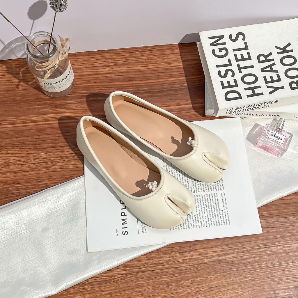 Autumn new pig's trotters, split-toed shoes, casual wind, outdoor wear, high-end comfortable soft leather flats, women's 2025 new models