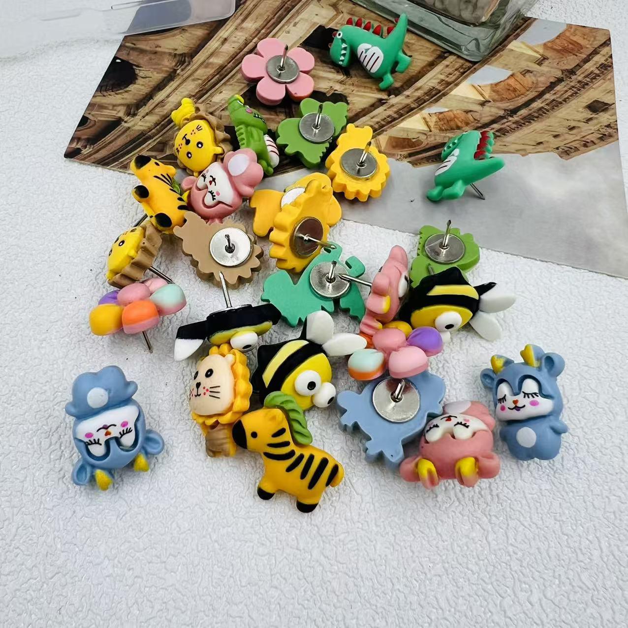 

Cute Animal Pushpins: 9-Piece Set with Creative Cartoon Lion & Bee Designs for Photo Wall Decoration Box of 10