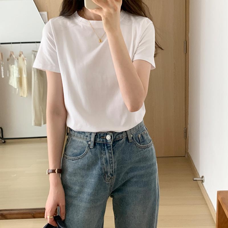 Camiseta feminina clássica de algodão de manga curta: Verão, cor sólida, comprimento até os ombros, gola redonda, corte slim.