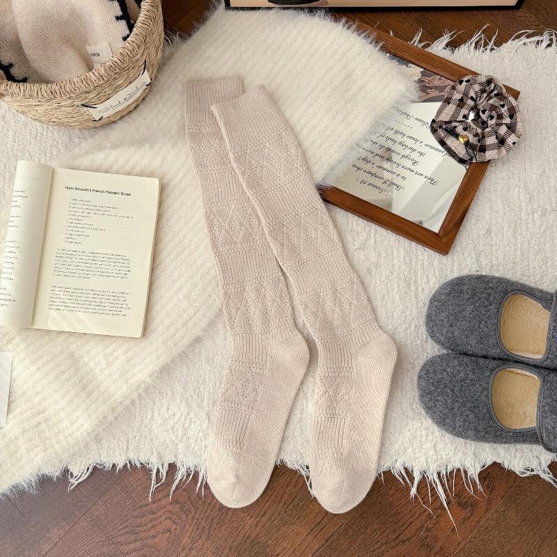 Winter and Autumn Checkered Dark Patterned Calf Socks, Warm and Slimming. Calf Socks for Children, Thick Wool Long Socks. College Style.