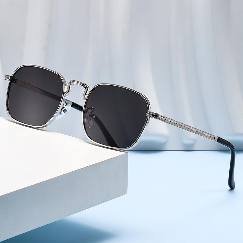 

2024 Unisex UV Protection Round Metal Sunglasses - European & American Style
