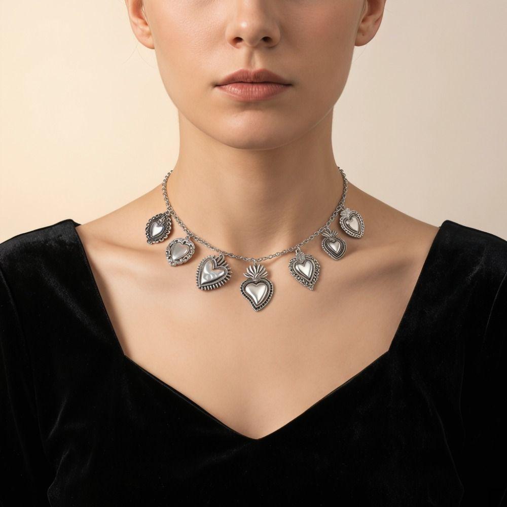 Exaggerated Chain Necklace Vintage Heart Pendant Necklace Women Neck Jewelry  Women's Accessory