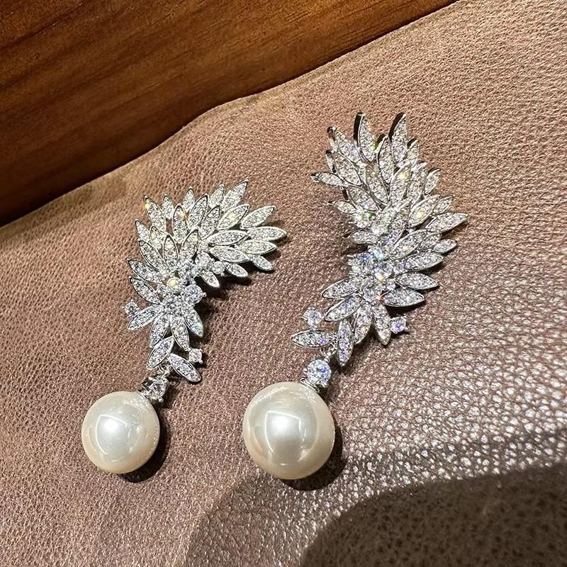 

Huitan Hot Sparking Luxury Drop Earrings for Women Exquisite Modern Shiny Cubic Zirconia Accessories Charms Wedding Band Zircon