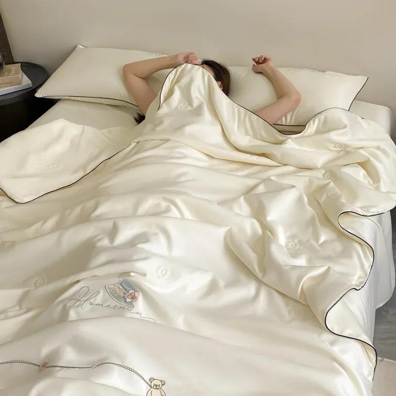 2024 Neue Eis-Viskose Sommerdecke Bär Florale Stickerei Kühlendes Gefühl Dünne Decke Waschbar Antimikrobiell Kühl Leicht Steppdecke