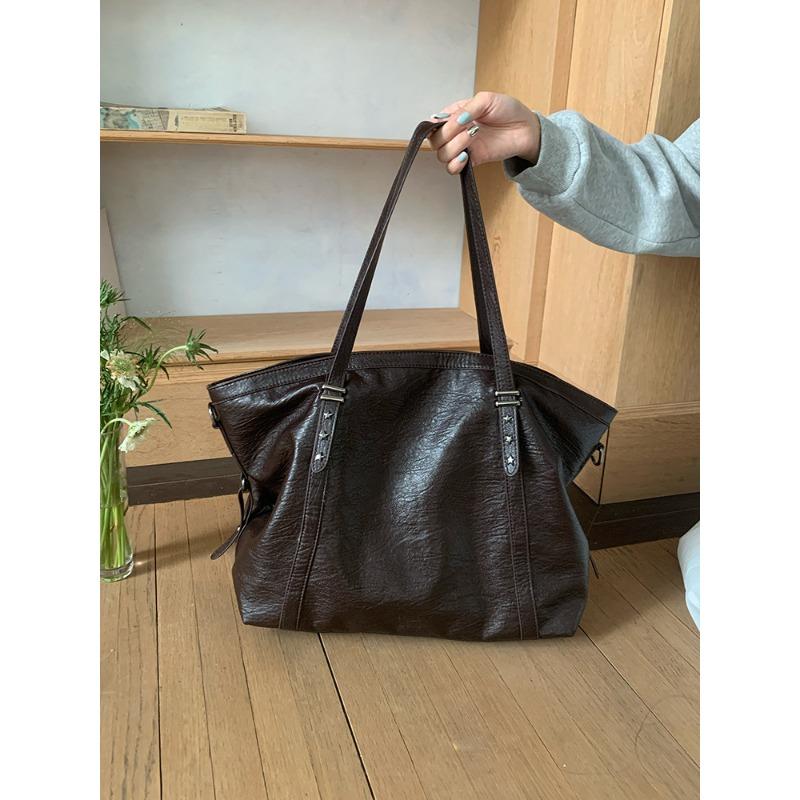

Large capacity bag Women s versatile college style shoulder bag Black commuter soft leather tote bag Casual messenger bag Tide bag