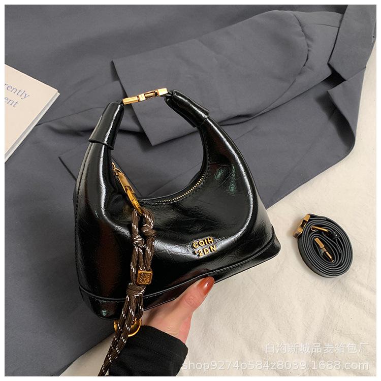 

2025 new bag women s cute sense niche texture shoulder messenger bag women s popular portable dumpling bag