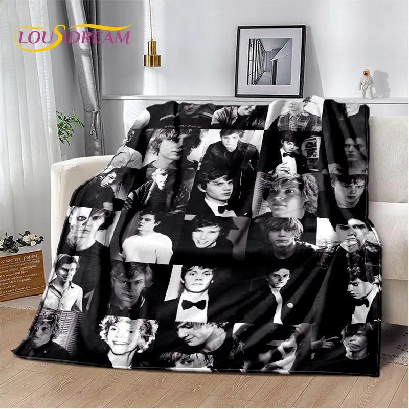 Movie Tv Actor Cute Evan Peters Soft Plush Blanket,Flannel Blanket Throw Blanket For Living Room Bedroom Bed Sofa Picnic Cover