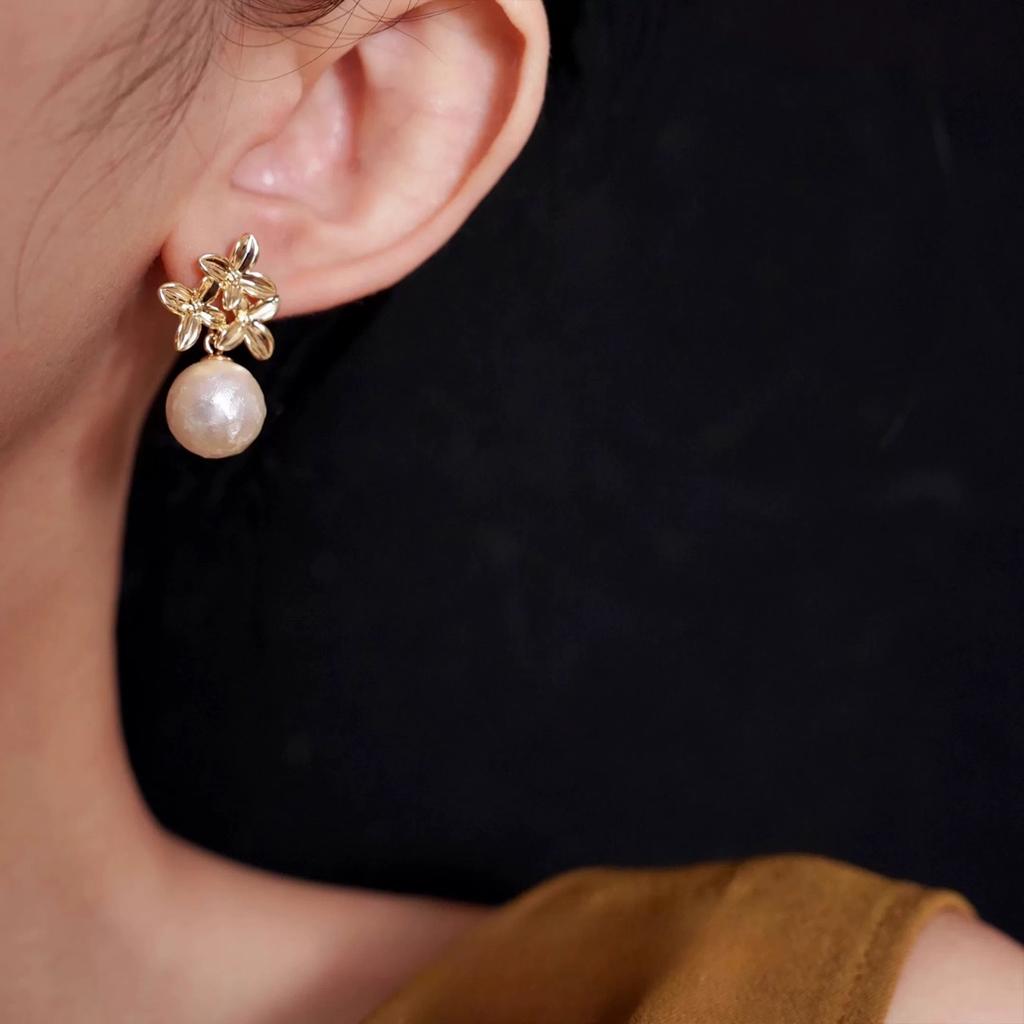 Golden flower French elegance temperament niche design sense natural freshwater Edison wrinkled pearl stud earrings