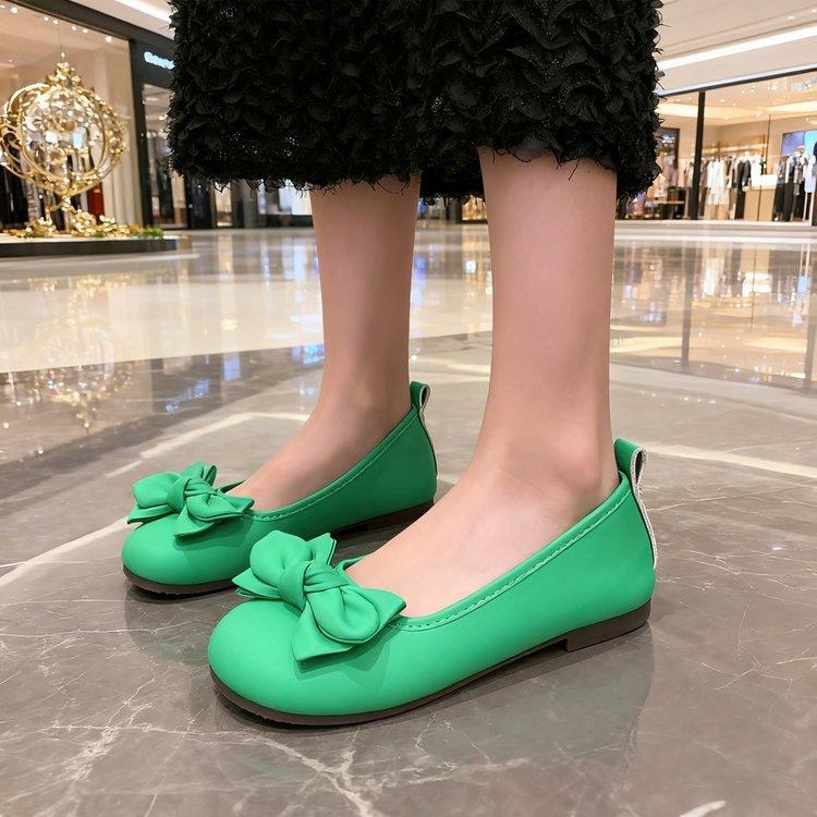 

Gentle small leather shoes bow shallow mouth single shoes women s autumn 2025 new versatile grandma shoes soft-soled Doudou shoes 40 зелений