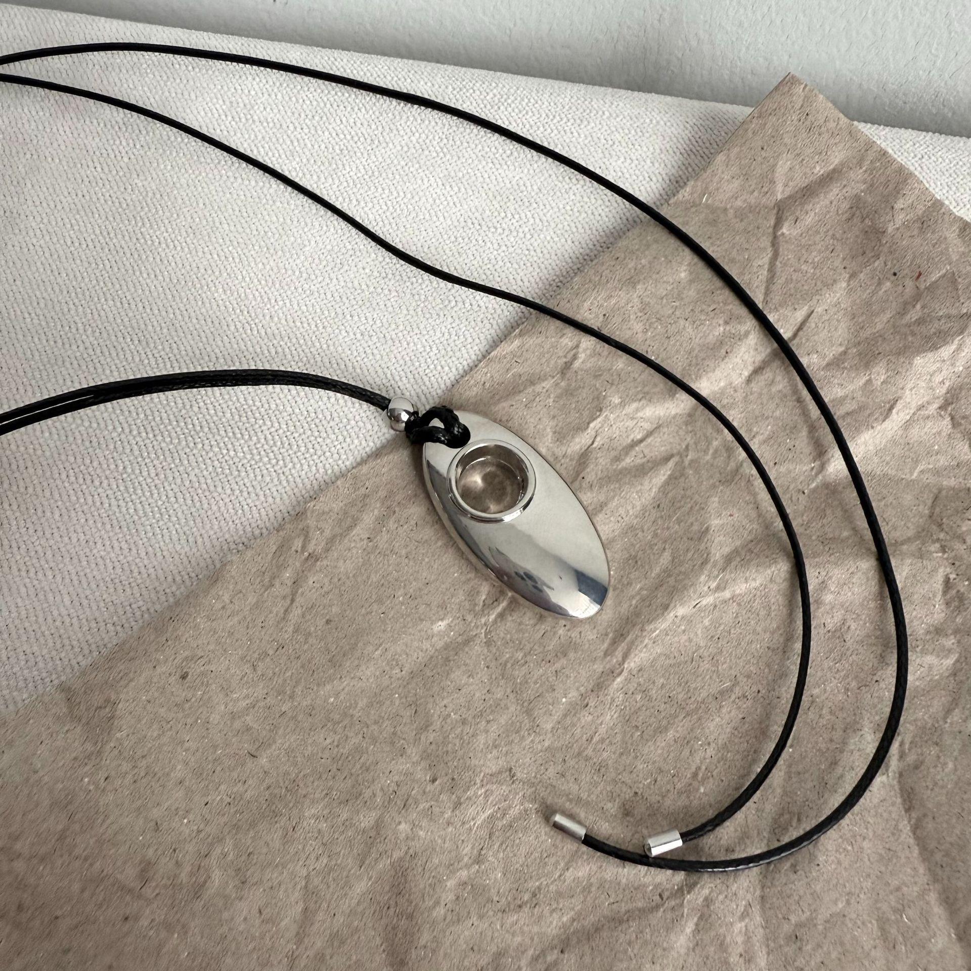 

Simple Trendy Geometric Silver Black Red Round Hollow Oval Solid Metal Pendant Necklace for Women Men Party Daily Jewelry Gifts