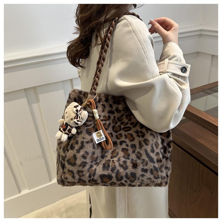 Leopard Print Plush Bucket Bag for Women 2026 New Fashionable Chain Shoulder Crossbody Purse
