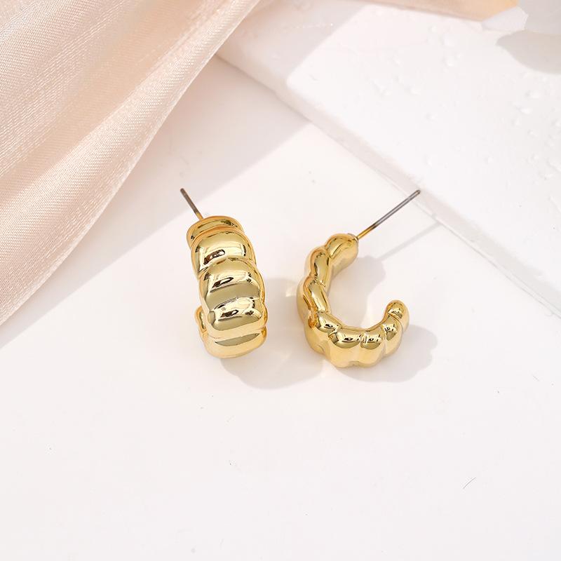 Creative gold stud earrings light luxury earrings niche design sense gold stud earrings high sense earrings jewelry accessories