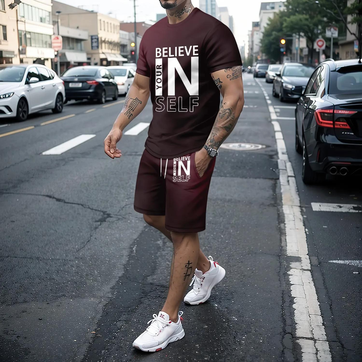 

Мужской летний комплект из двух предметов с короткими рукавами и 3D алфавитом. Модный и персонализированный комплект из футболки и шорт с круглым вырезом.