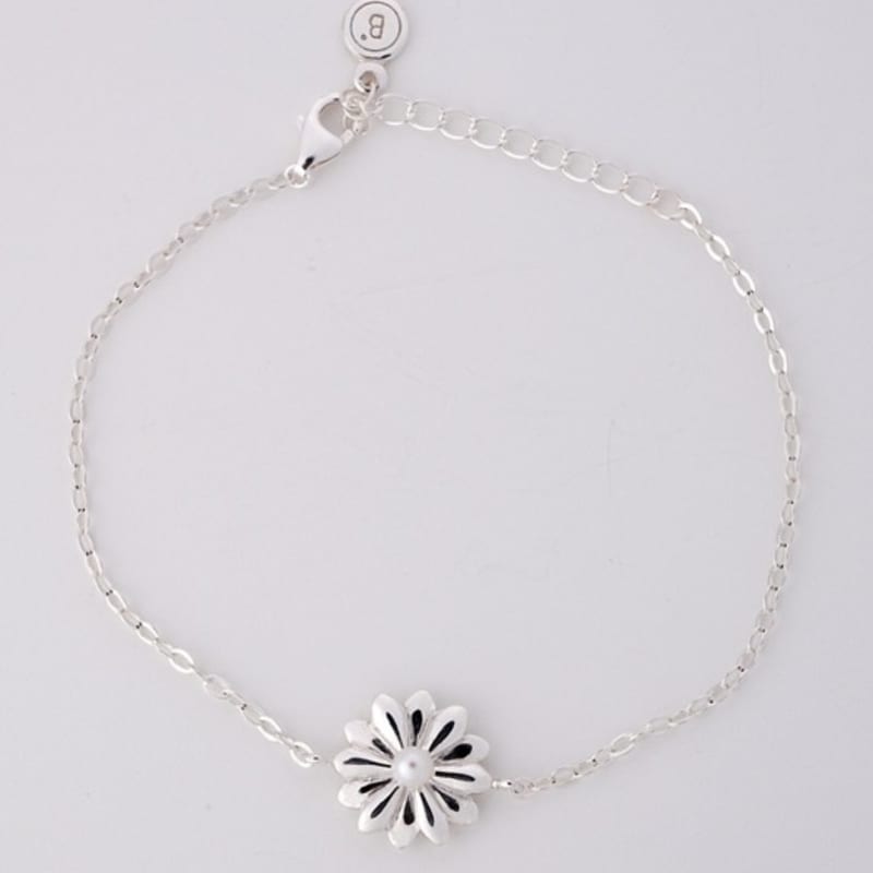 BELLOOGGI Daisy Pearl bracelet(L) Daisy Freshwater Pearl Bracelet