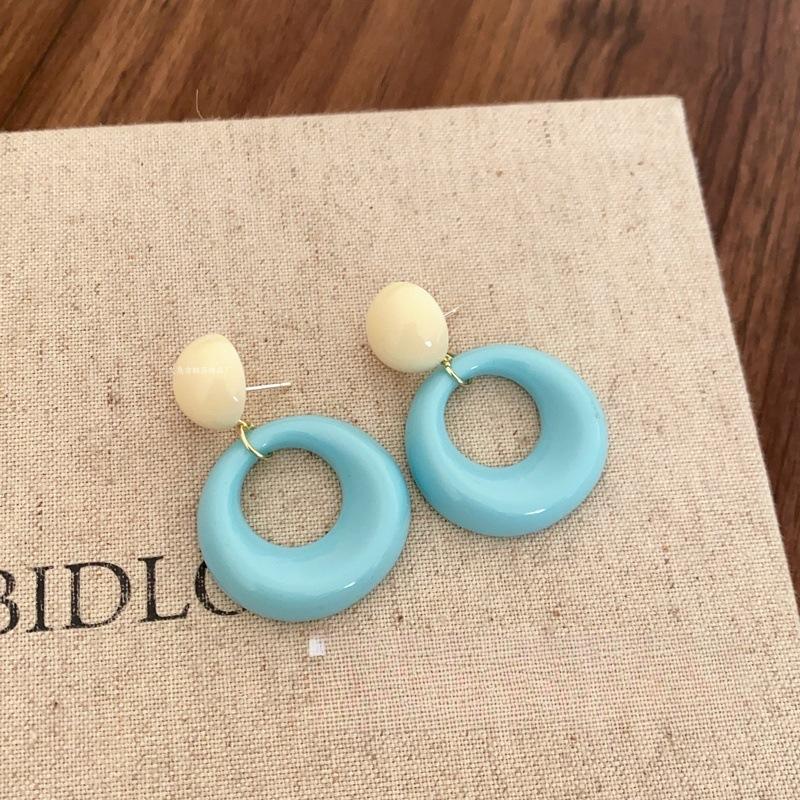 

Дофаминовые цветные круглые серьги простые весенне-летние маленькие свежие серьги-гвоздики с высоким чувством моды и темпераментом женские