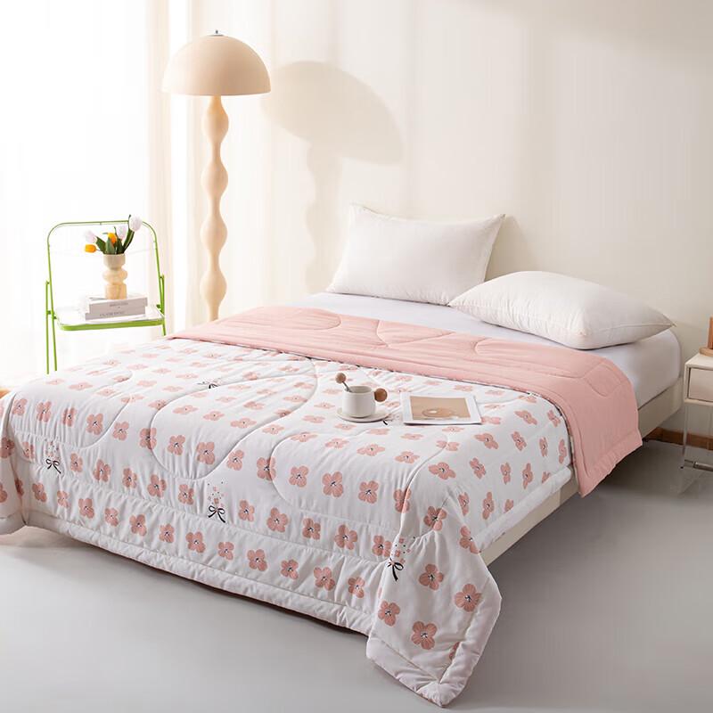 Paul David Jacquard All-Season Quilt