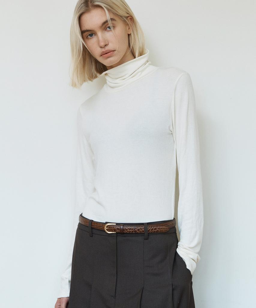 IHR Button Detail Turtleneck / Ivory