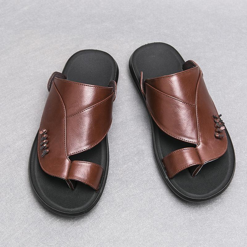 Fashion 2025 New Summer Handmade Leather Slipper Fashion Men Flip-flops Outdoor Breathable Home Vacation Comfortable Men Simple Slippers