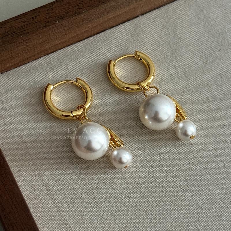 Light luxury elegant pearl round earrings, ear buckles, retro small fresh temperament earrings, daily exquisite fashion and high sense