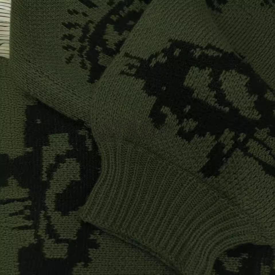 Unisexový pulovr s kontrastním graffiti vzorem ve streetovém stylu