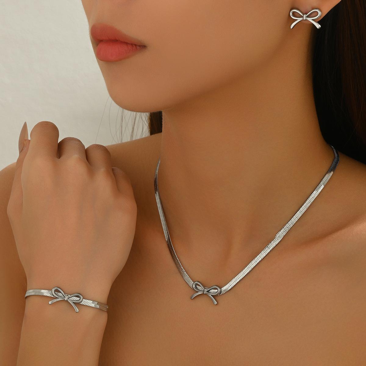 

Украшения ветра, геометрическое ожерелье с дизайном банта, набор серег, нишевые серьги высокого класса для женщин