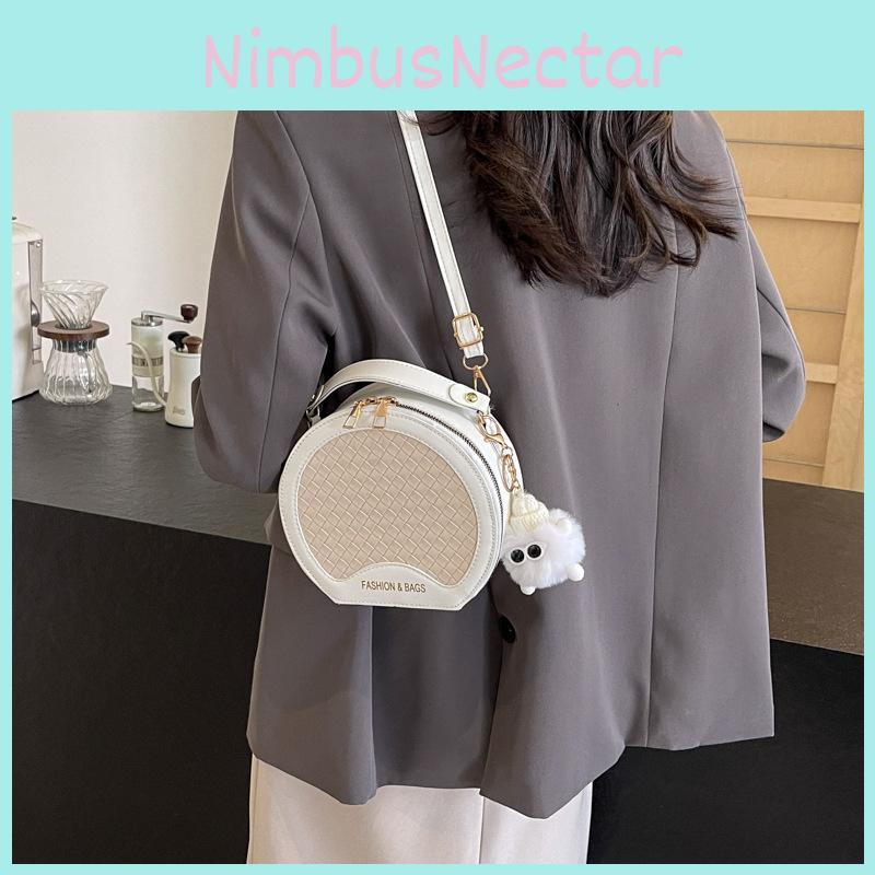 Stylish Trendy Womens Round Crossbody Bag With Zip Closure In Chic Black