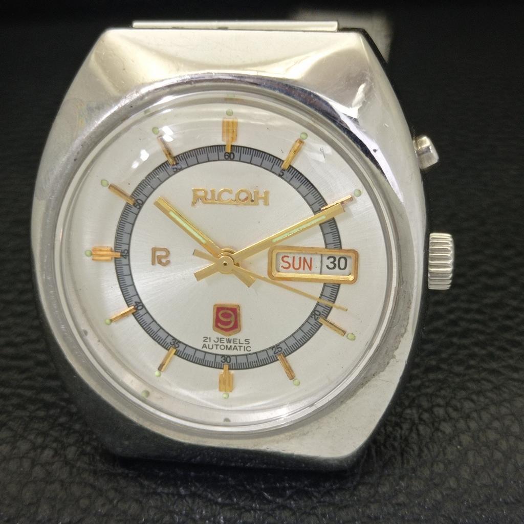 VINTAGE RICOH R31 AUTOMATIC JAPAN MENS SILVER COLOR DIAL WATCH A701937-5 R207-a701937