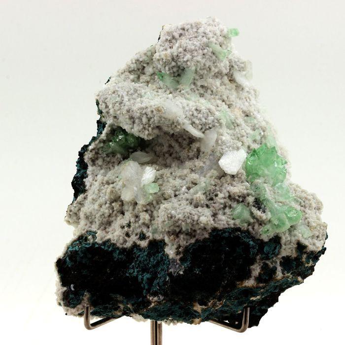 Pierres et Minéraux. Fluorapophyllite-(K) + Stilbite. 2645.0 ct. Jalgaon District, Nashik, Maharashtra, Inde.