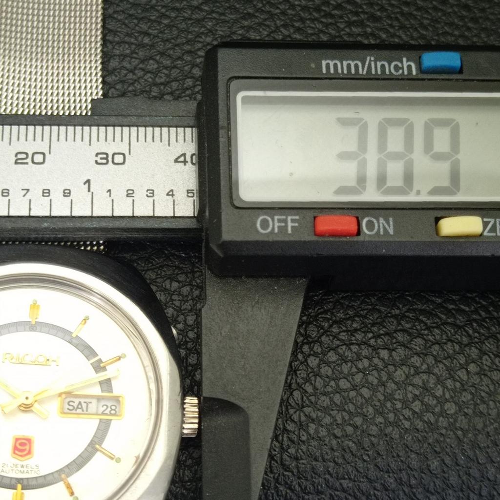 AUTOMATIC VINTAGE RICOH R31 JAPAN MENS SILVER COLOR DIAL WATCH a701943-5 R207-a701943