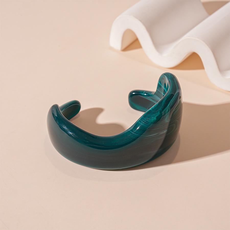 Stylish Acrylic Wide-Face Irregular Bracelet - High-End Design Niche Jewelry