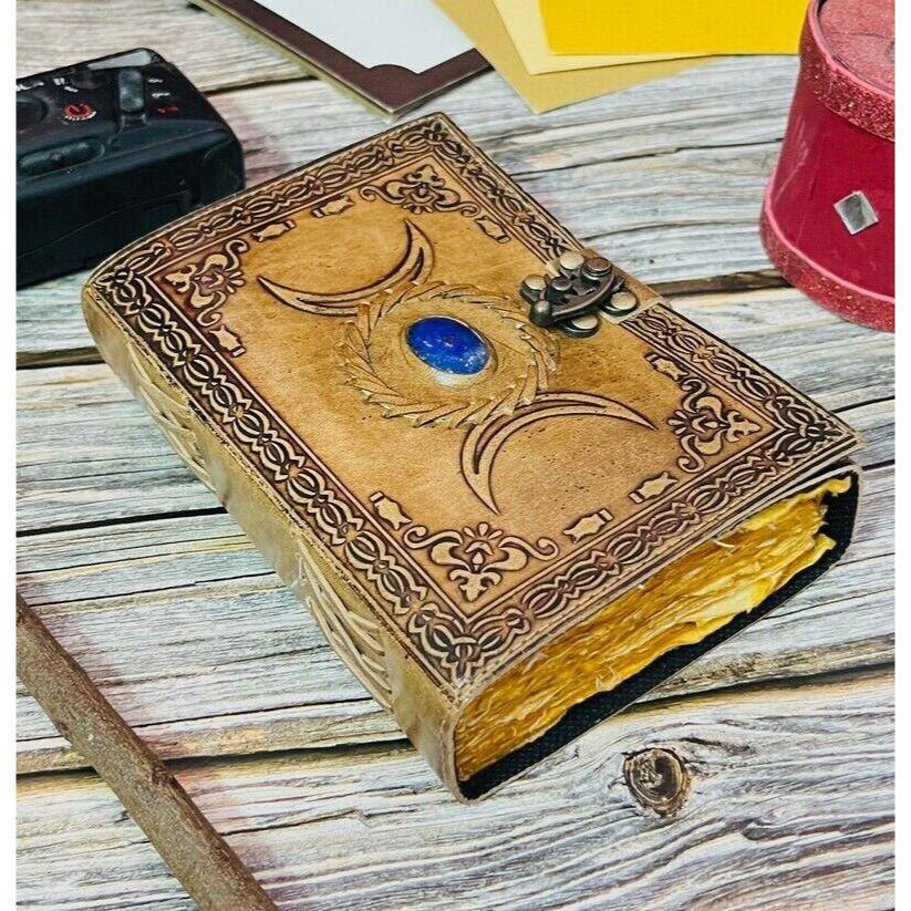 

Набор из 2 кожаных журналов с тройным лунным кристаллом, пустая книга заклинаний ведьмы, гримуар 7 x 5 in коричневый