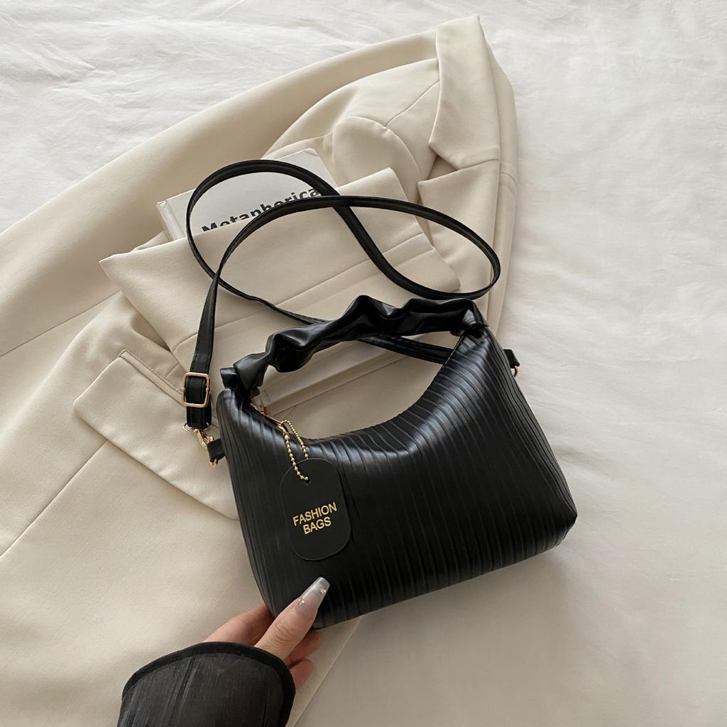 Korean version of niche pleated handbag bag women's 2025 new summer dopamine shoulder bag simple and versatile crossbody bag