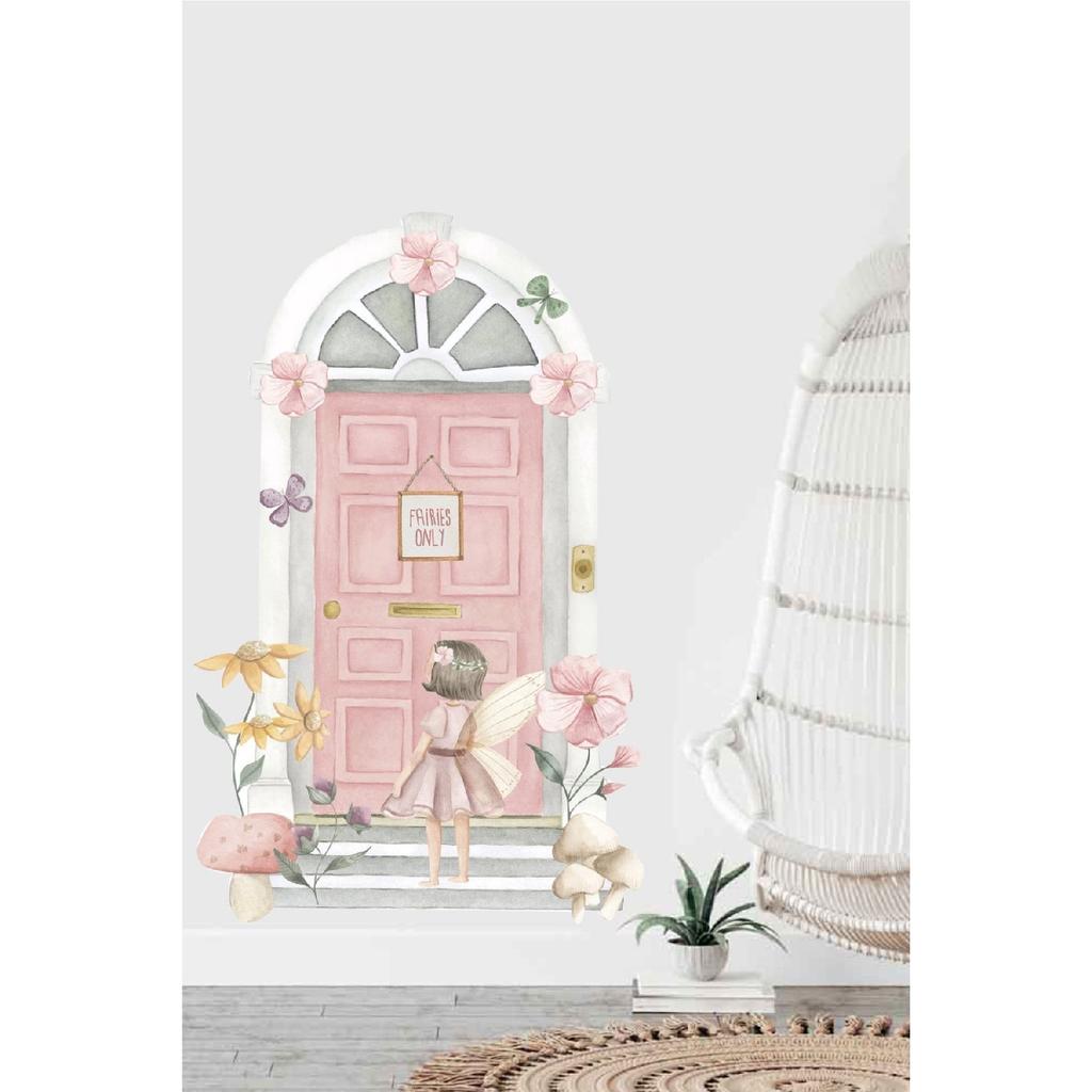 Wandaufkleber mit Feenblüten-Motiv für die Tür im Kinderzimmer