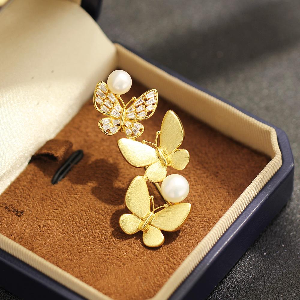 Light luxury, high-end sense, three butterflies, gold brushed craft brooch, slightly inlaid with zircon, freshwater pearl, insect pin, female.