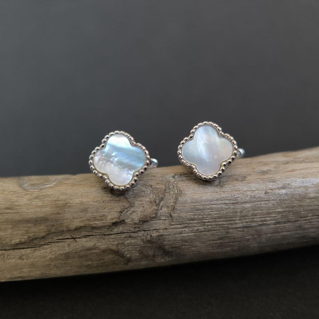 Silberne Ohrringe mit natürlichem Perlmutt (2196938)