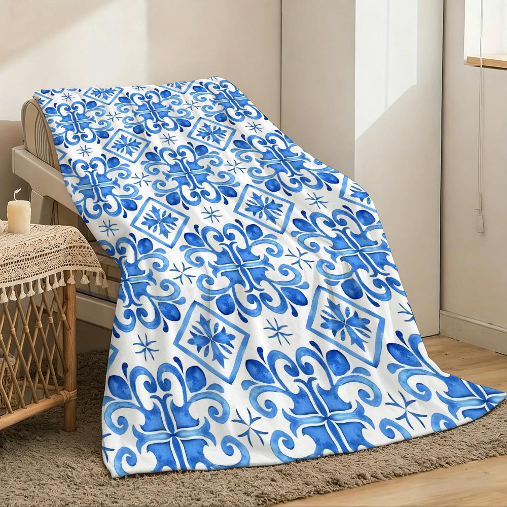 Blue and white porcelain Throw Lightweight 240g Flannel Blanket Soft Skin-friendly for Summer Cooling